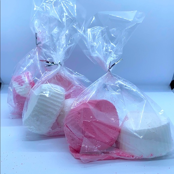 Set of 6 floral heart shaped bath bombs